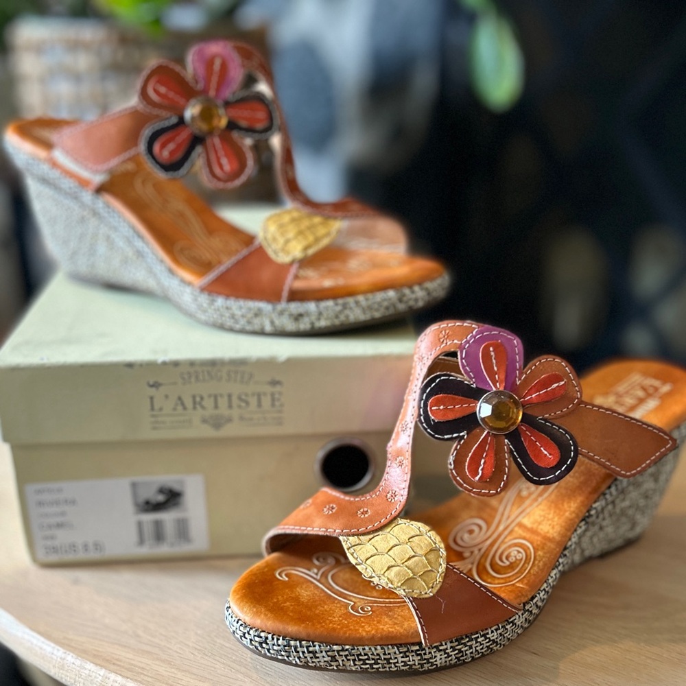 New L'ATISTE Riviera Women's Wedge Sandals Size 8.5